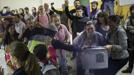 Свежие новости: В Каталонии уже пролилась первая кровь