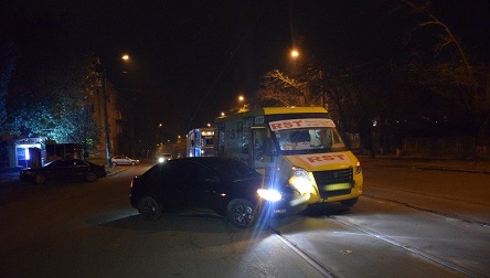Свежие новости: В Николаеве столкнулись маршрутка и «Хюндай»: заблокировано движение трамваев